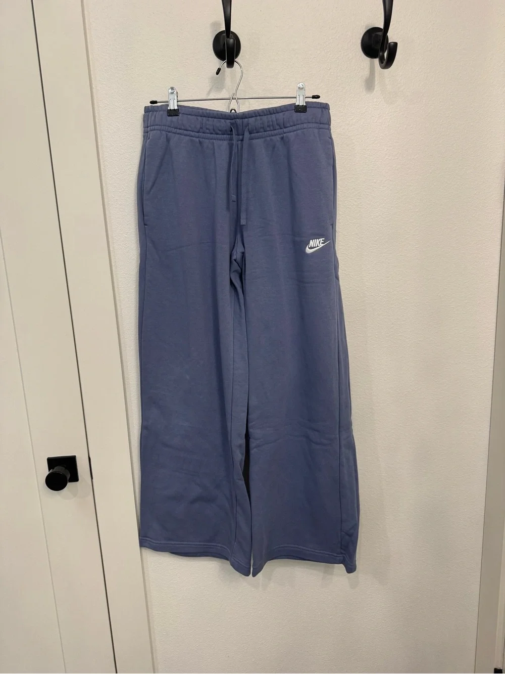 Nike Sweatpants - Picture 1 of 3